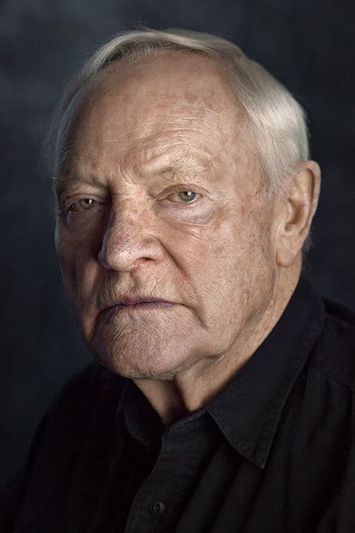 Джулиан Гловер